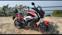Red Bajaj Dominar 250 2022