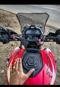 Red Bajaj Dominar 250 2022