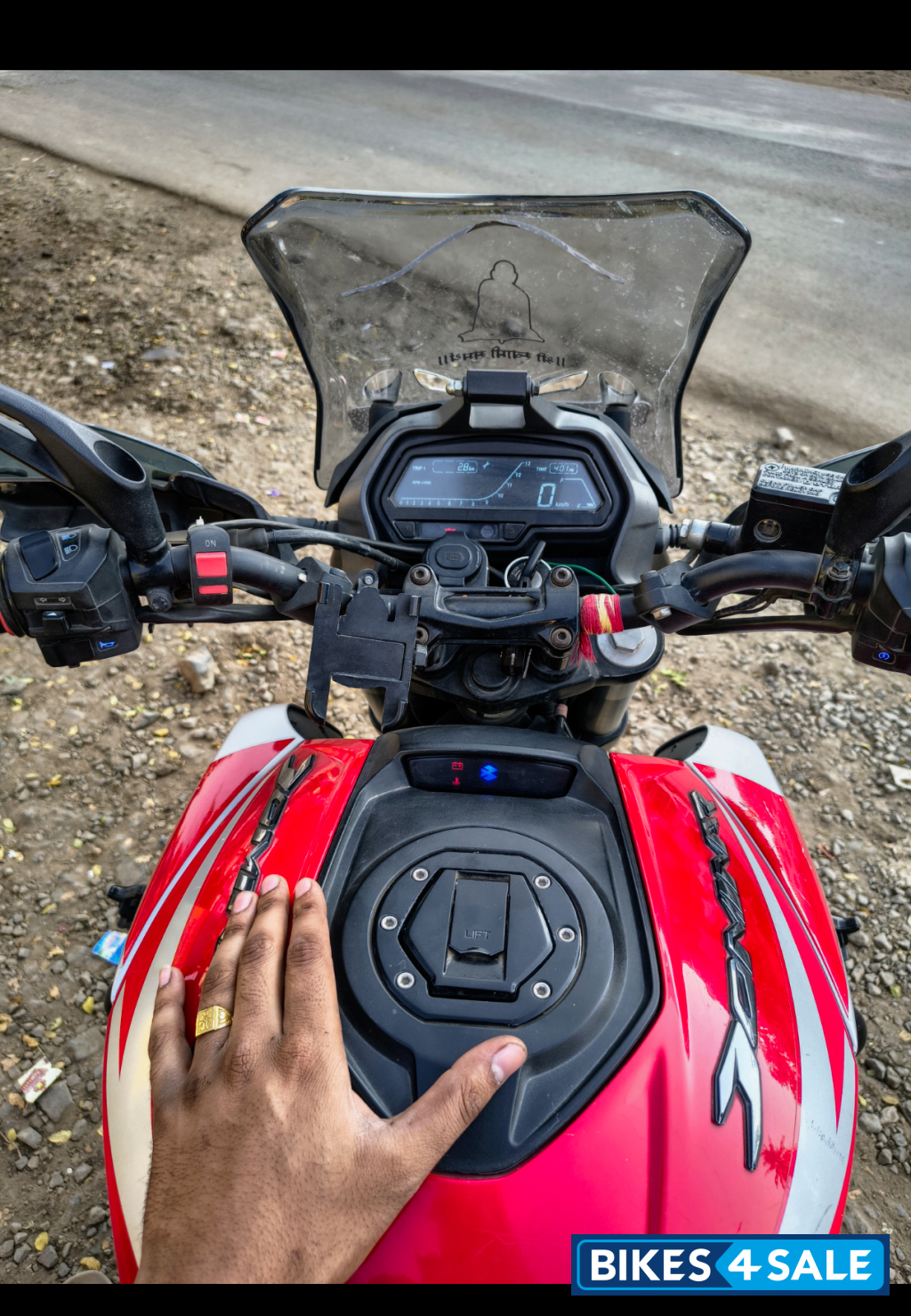 Red Bajaj Dominar 250 2022