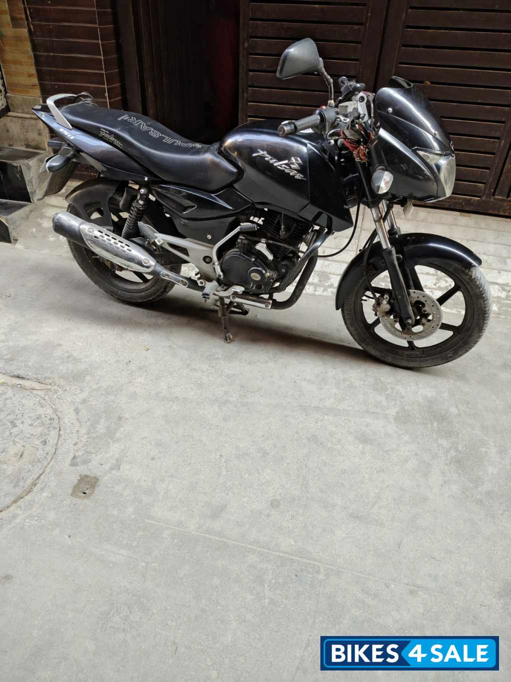Black Bajaj Pulsar 150 DTSi
