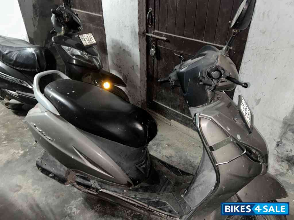 Grey Honda Activa 5G