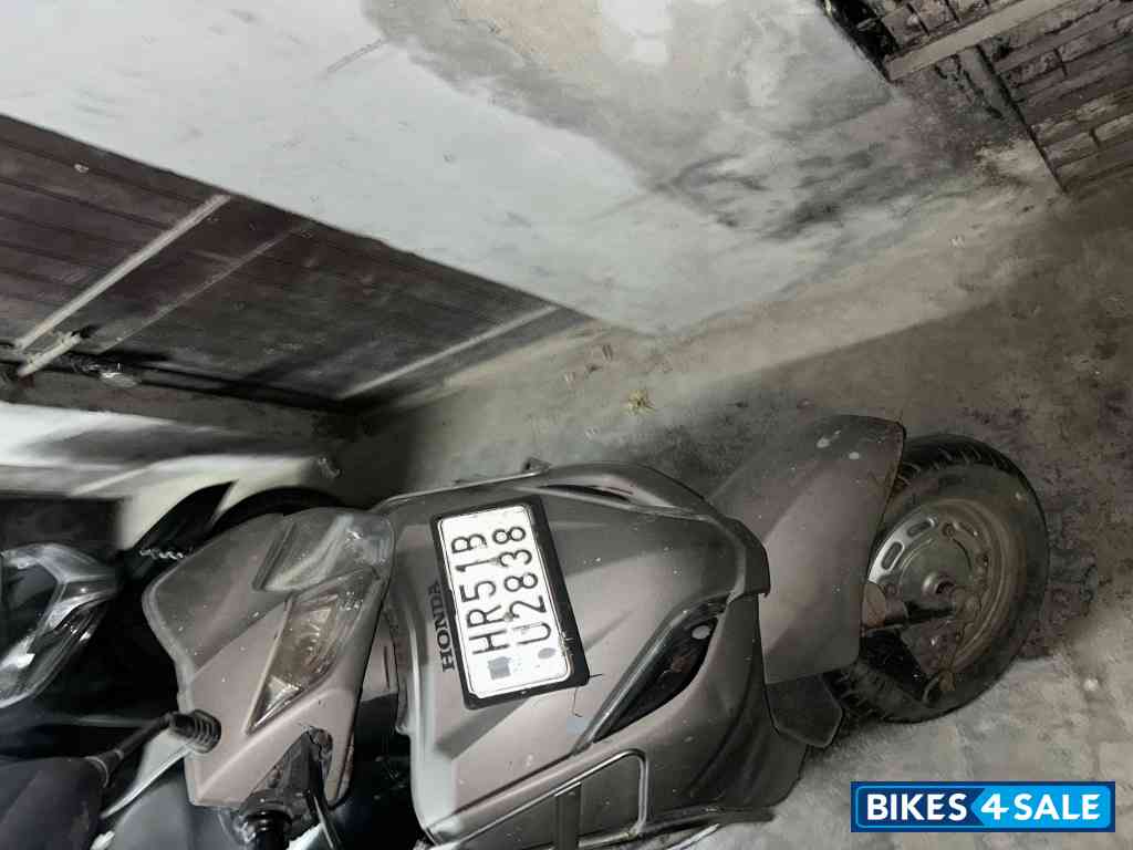 Grey Honda Activa 5G