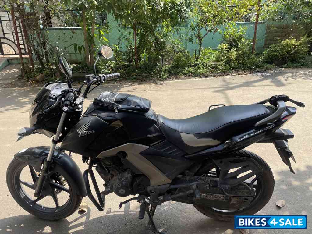 Black Honda CB Unicorn 160