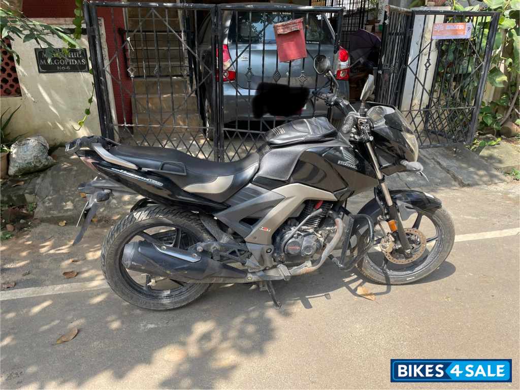 Black Honda CB Unicorn 160