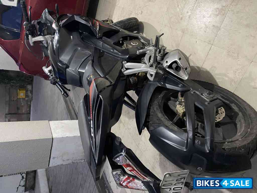 Black Bajaj Pulsar RS 200 ABS