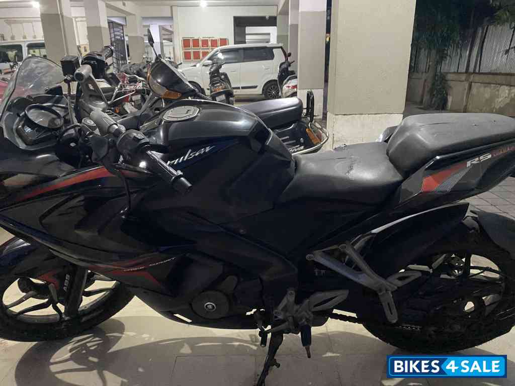 Black Bajaj Pulsar RS 200 ABS Black Bajaj Pulsar RS 200 ABS