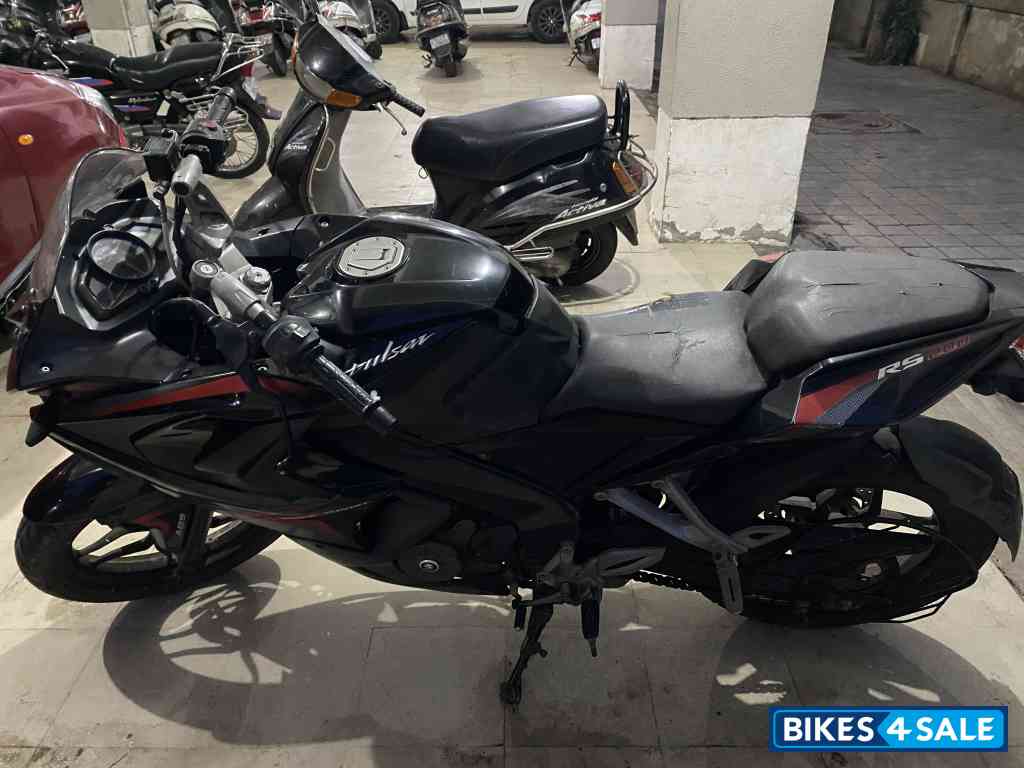 Black Bajaj Pulsar RS 200 ABS Black Bajaj Pulsar RS 200 ABS