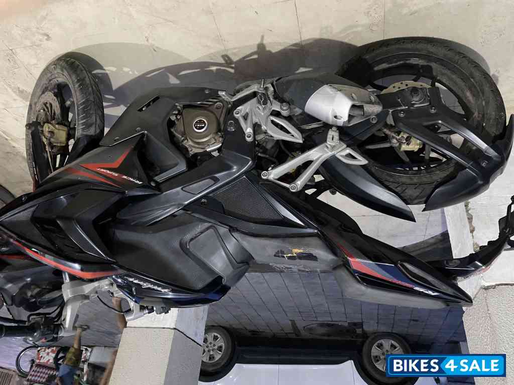 Black Bajaj Pulsar RS 200 ABS Black Bajaj Pulsar RS 200 ABS