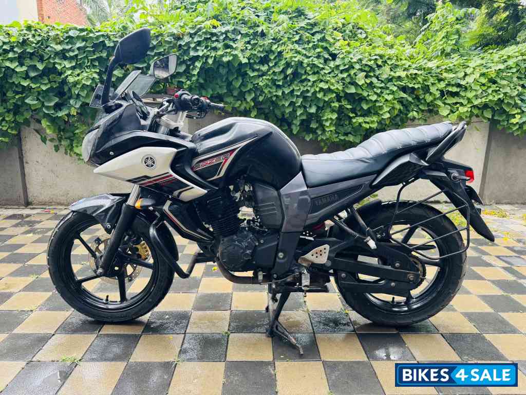 Black Yamaha Fazer