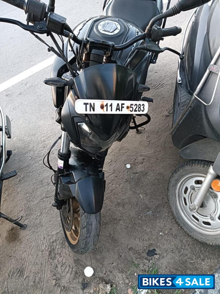 Black Bajaj Dominar 400