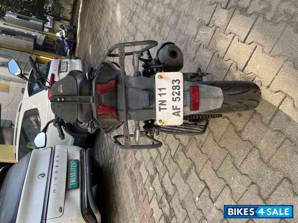 Black Bajaj Dominar 400