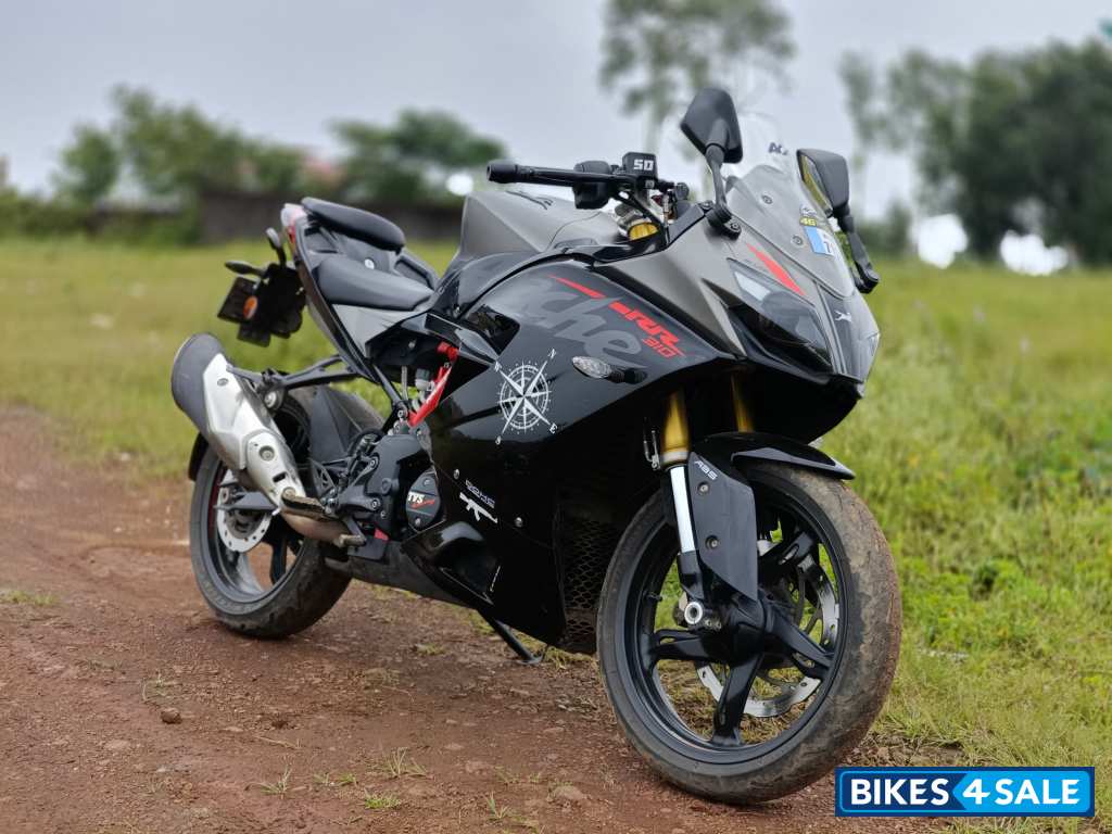 Black TVS Apache RR 310 BTO