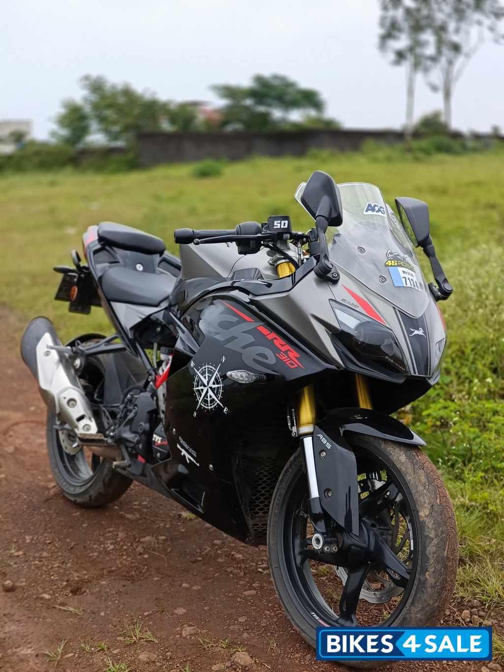 Black TVS Apache RR 310 BTO