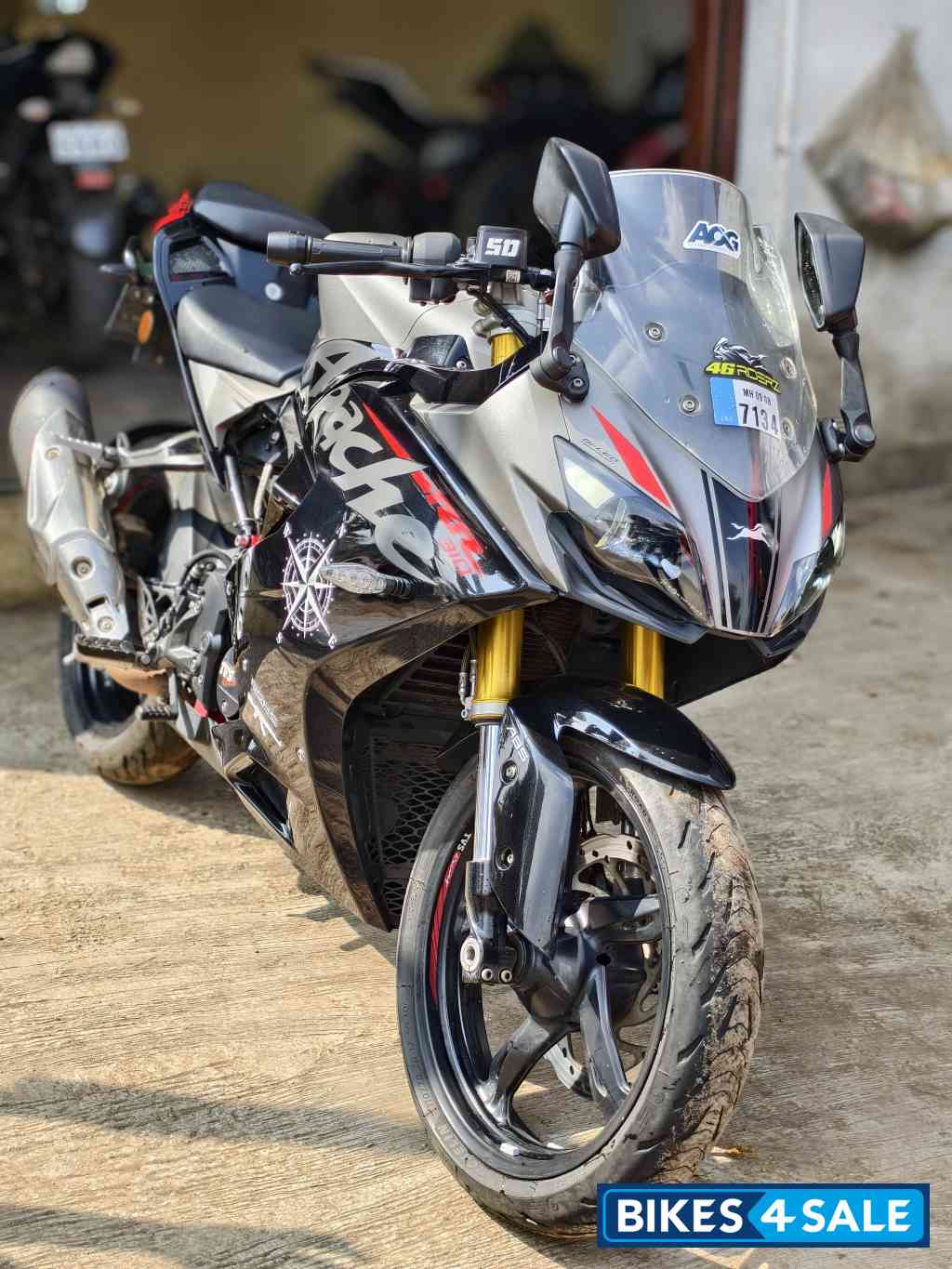 Black TVS Apache RR 310 BTO