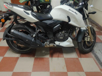 White TVS Apache RTR 200 4V
