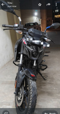 Brooklyn Black Bajaj Pulsar N160 Dual Channel ABS