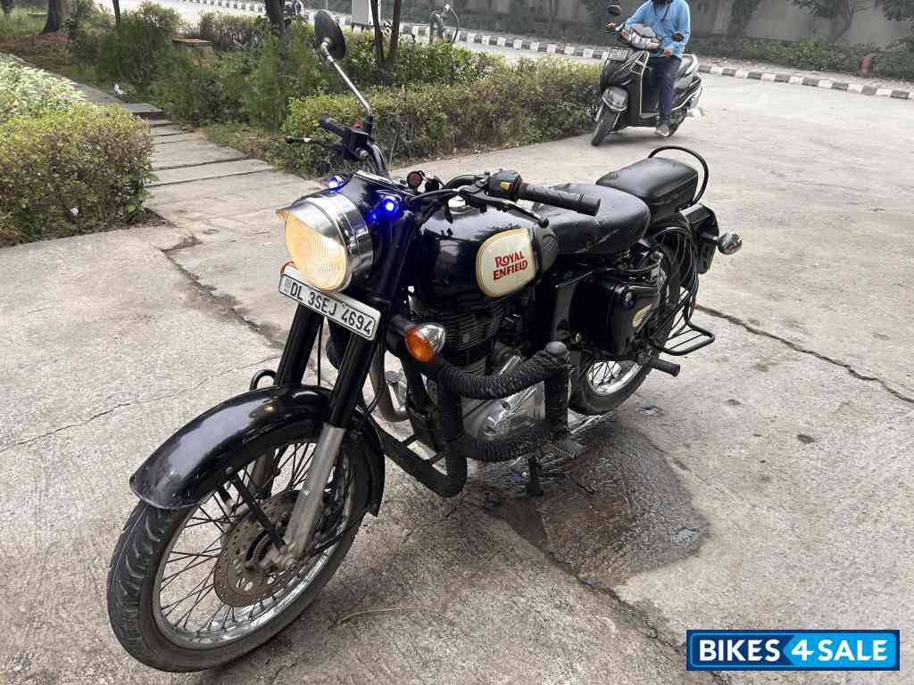 Black Royal Enfield Classic 350 Dual Channel ABS BS IV