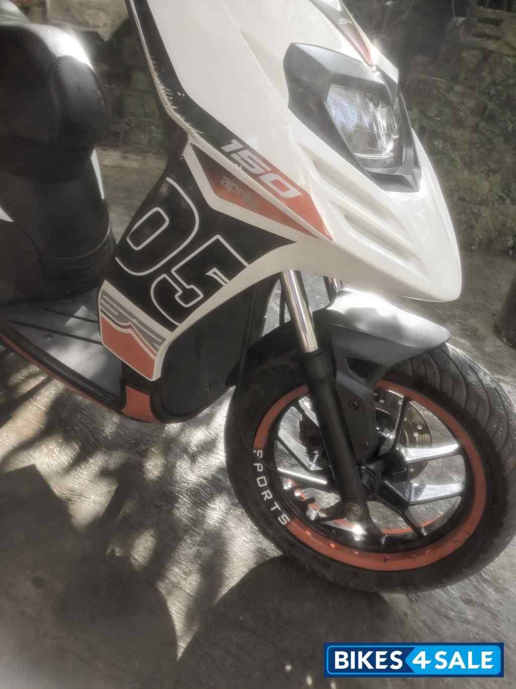White Aprilia SR 150