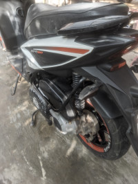 White Aprilia SR 150