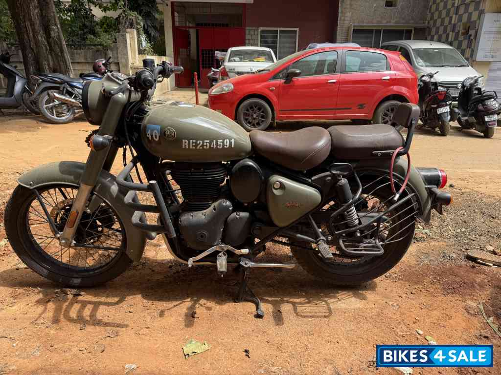Gray Royal Enfield Classic Battle Green
