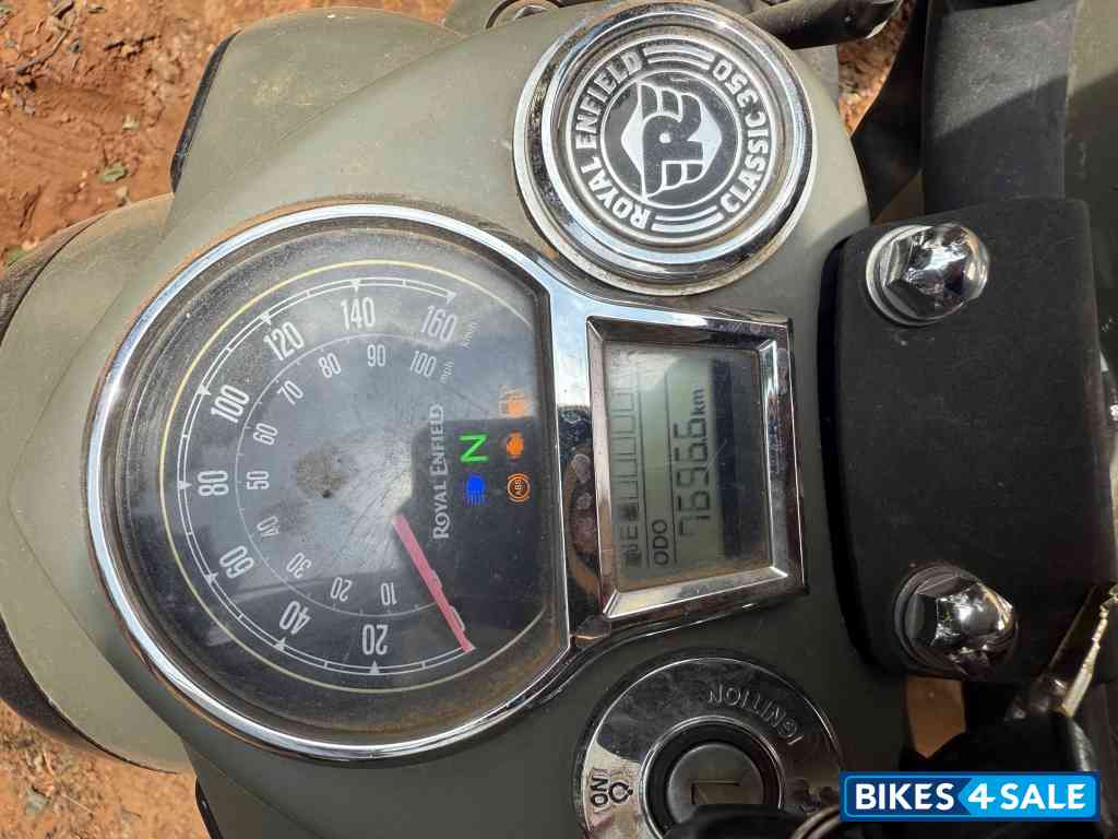 Gray Royal Enfield Classic Battle Green