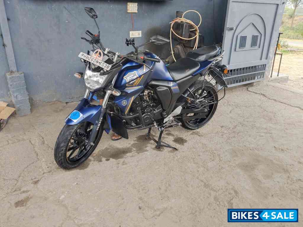 Blue Yamaha FZ-S FI V2