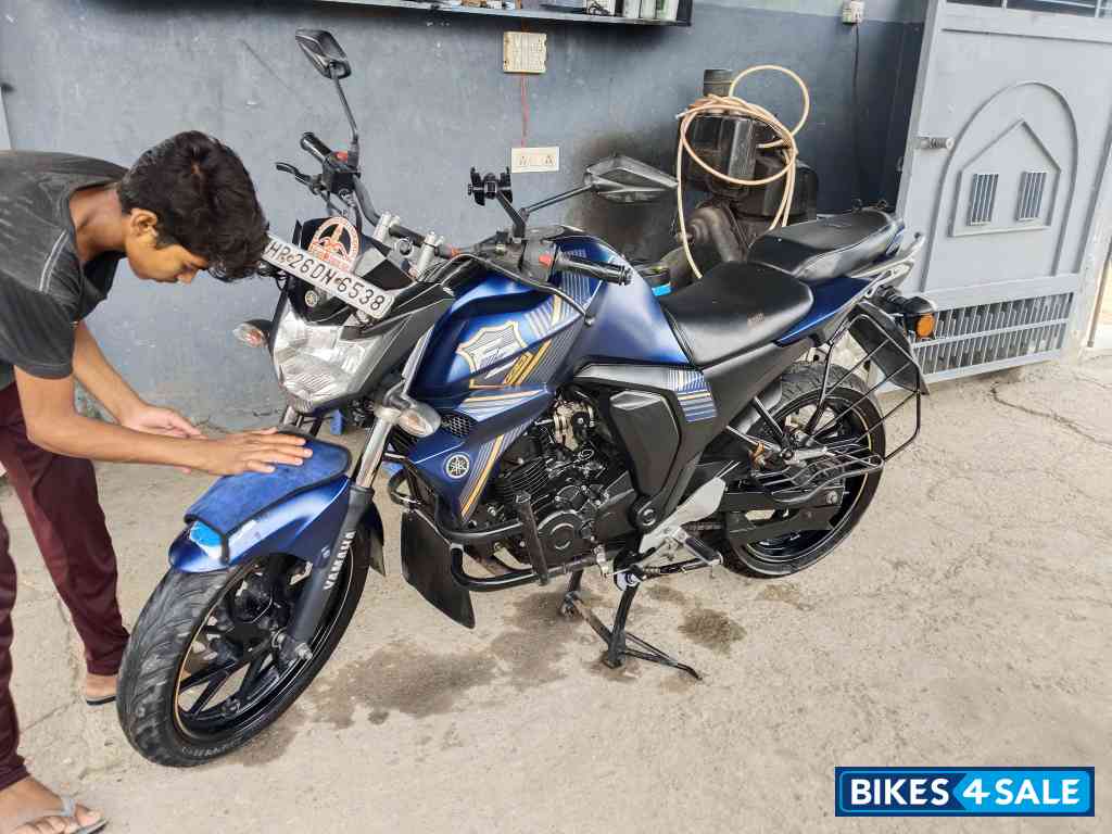 Blue Yamaha FZ-S FI V2