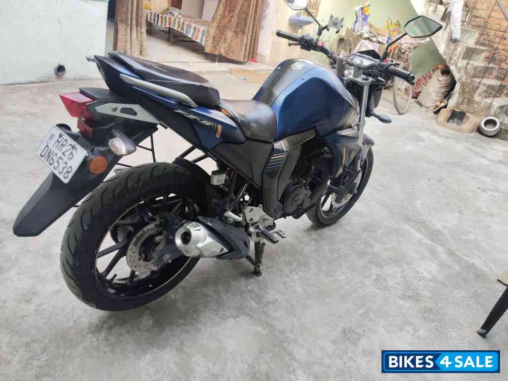 Blue Yamaha FZ-S FI V2