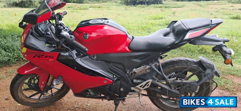 Yamaha R15 V4