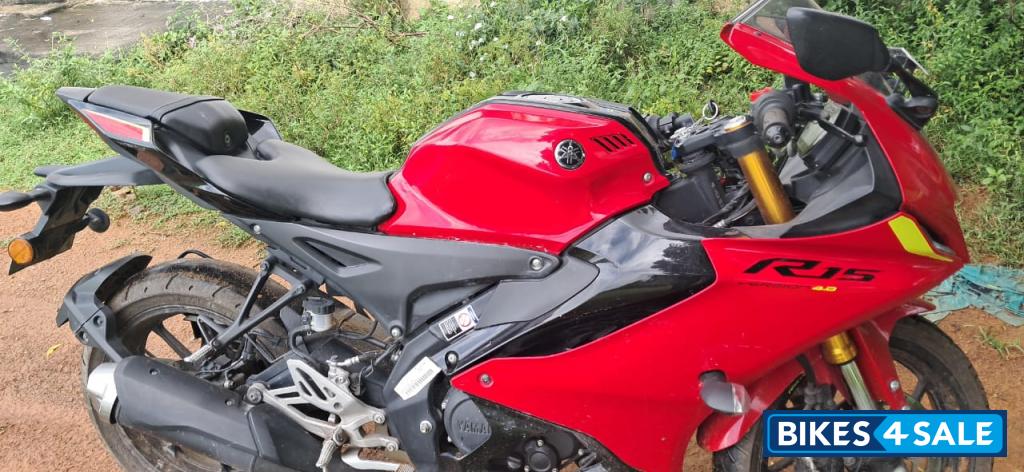 Yamaha R15 V4