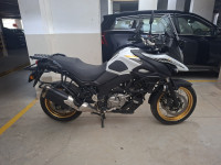 White Suzuki V-Strom 650XT ABS BS6