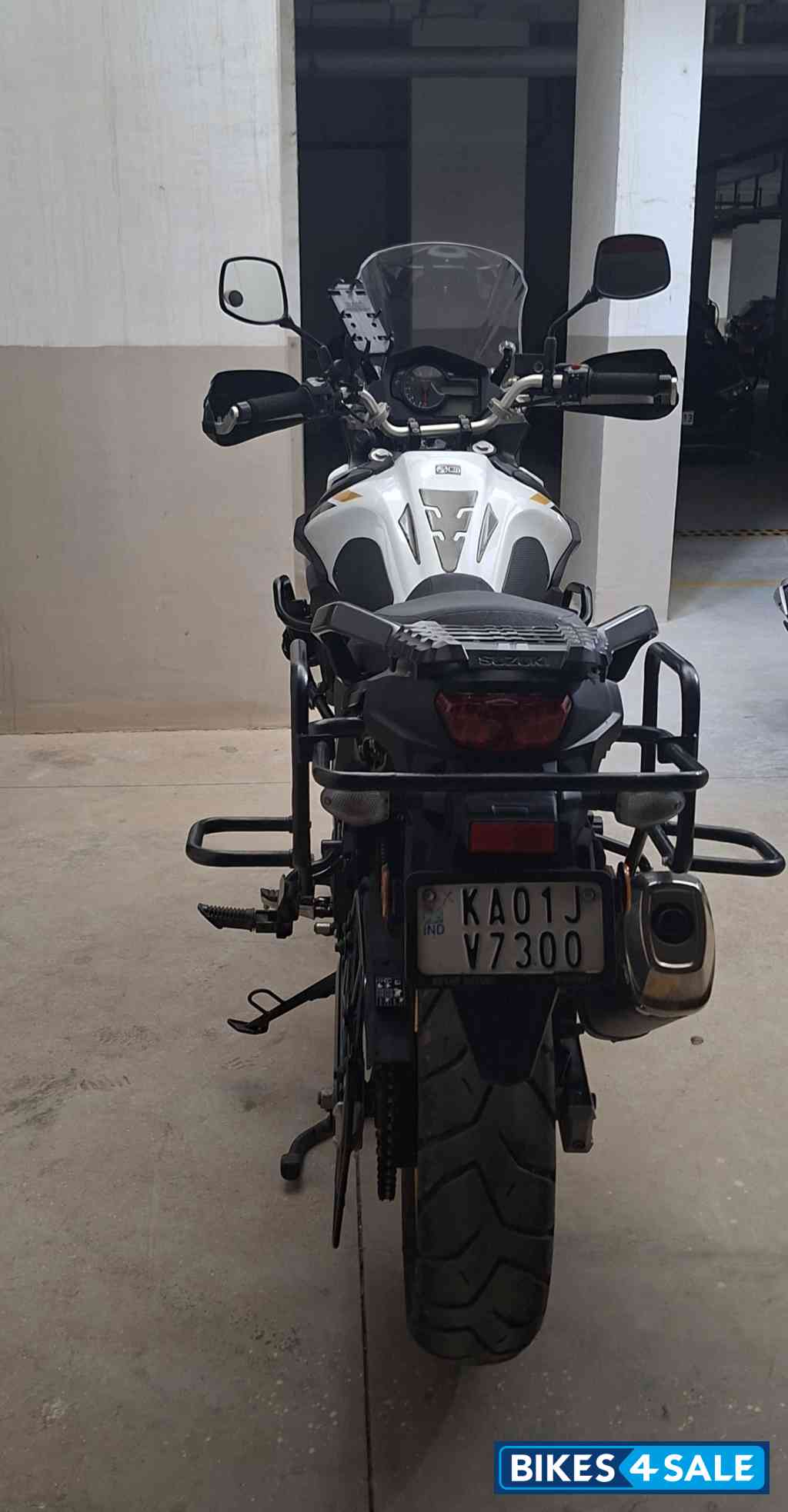 White Suzuki V-Strom 650XT ABS BS6