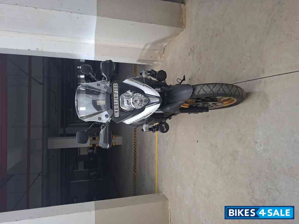 White Suzuki V-Strom 650XT ABS BS6