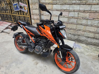 Orange KTM Duke 200 2022