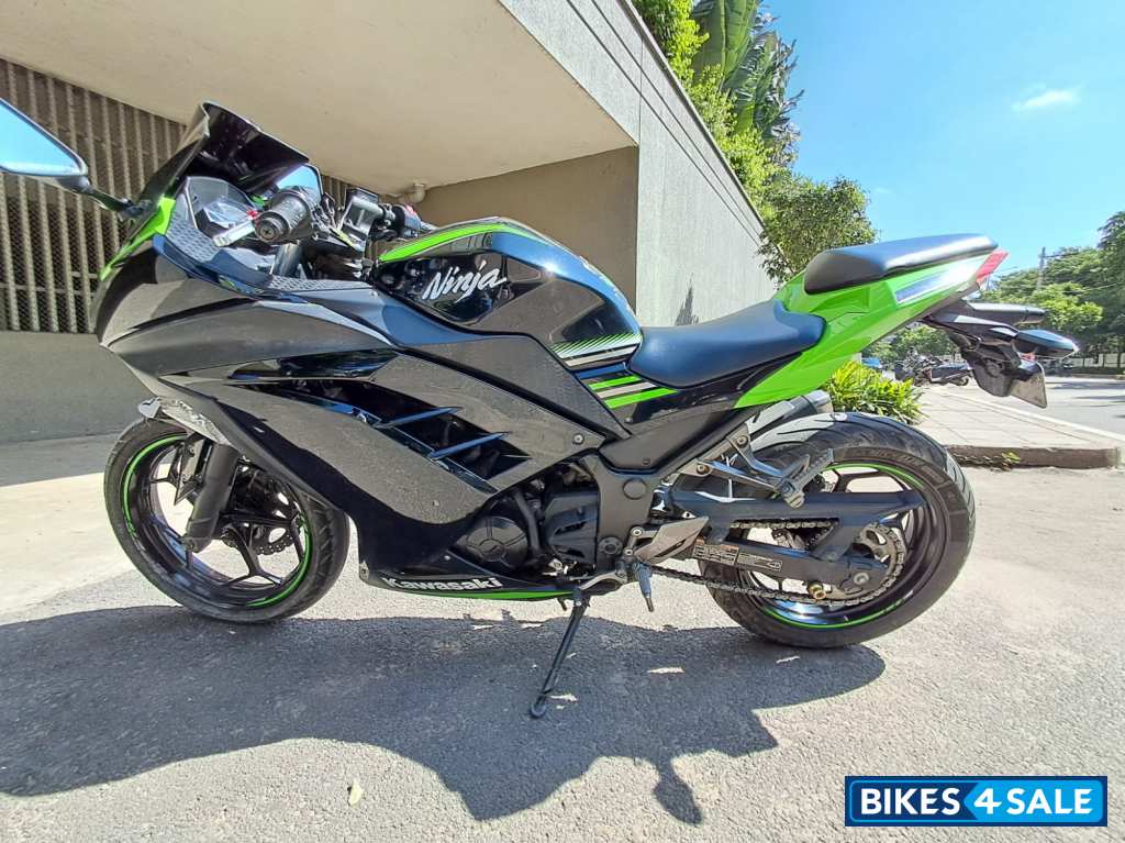 Lime Green Kawasaki Ninja 300R Lime Green Kawasaki Ninja 300R