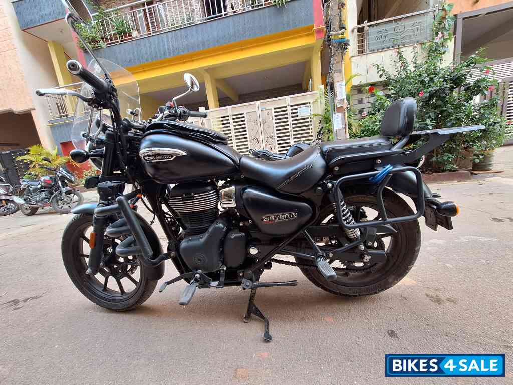 Mat Black Royal Enfield Meteor 350 Stellar