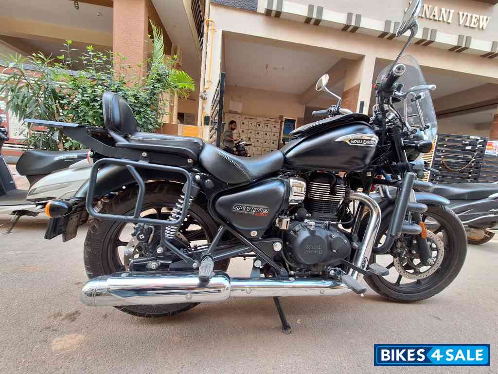 Mat Black Royal Enfield Meteor 350 Stellar