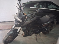Carbon Black Bajaj Dominar 400