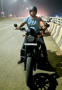 Yezdi Roadster Dark 2022 Model