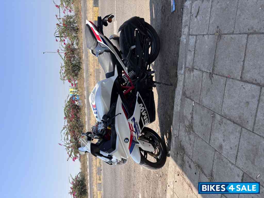 Polar White BMW G 310 RR