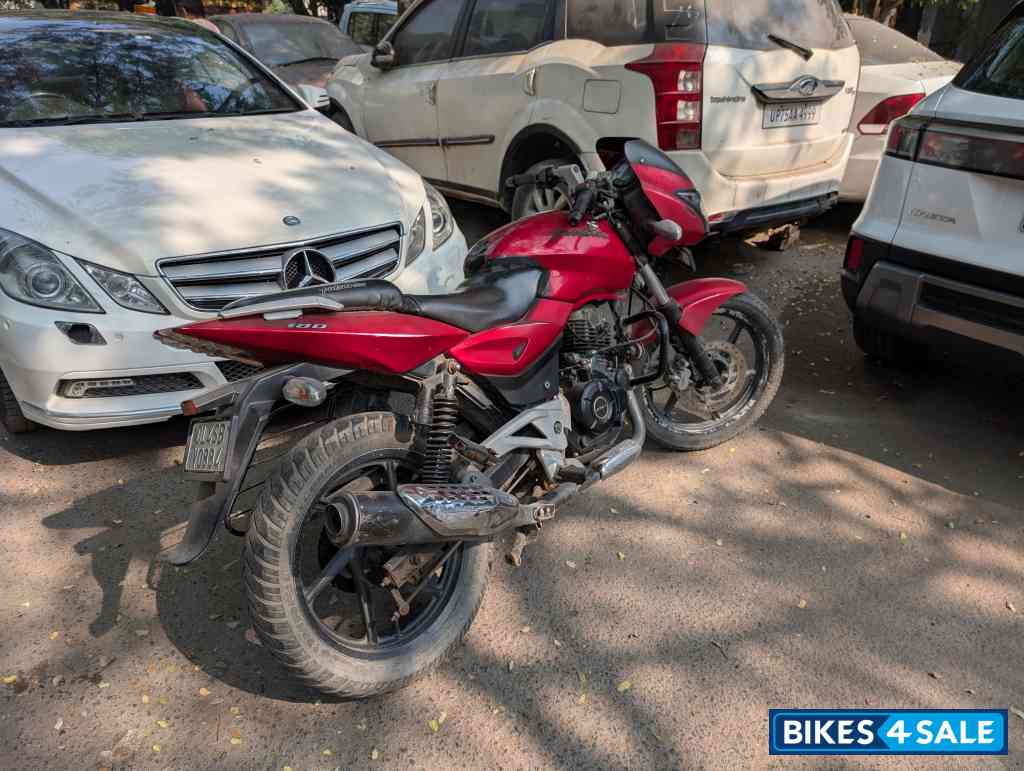 Red Bajaj Pulsar 180
