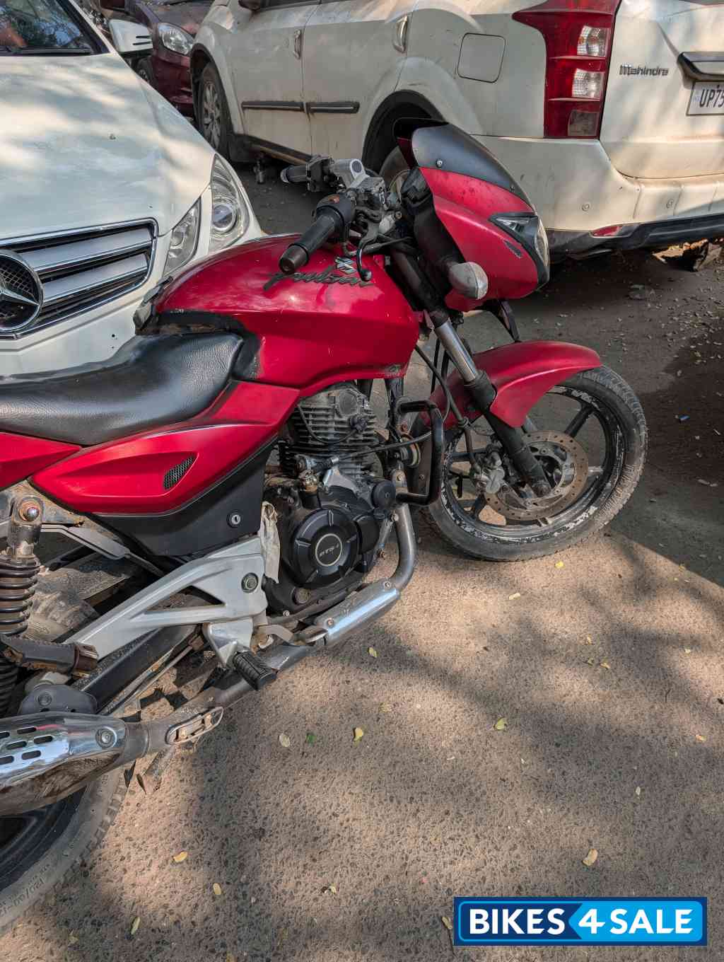 Red Bajaj Pulsar 180
