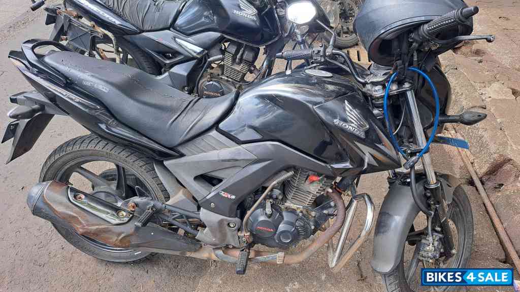 Black Honda CB Unicorn 160