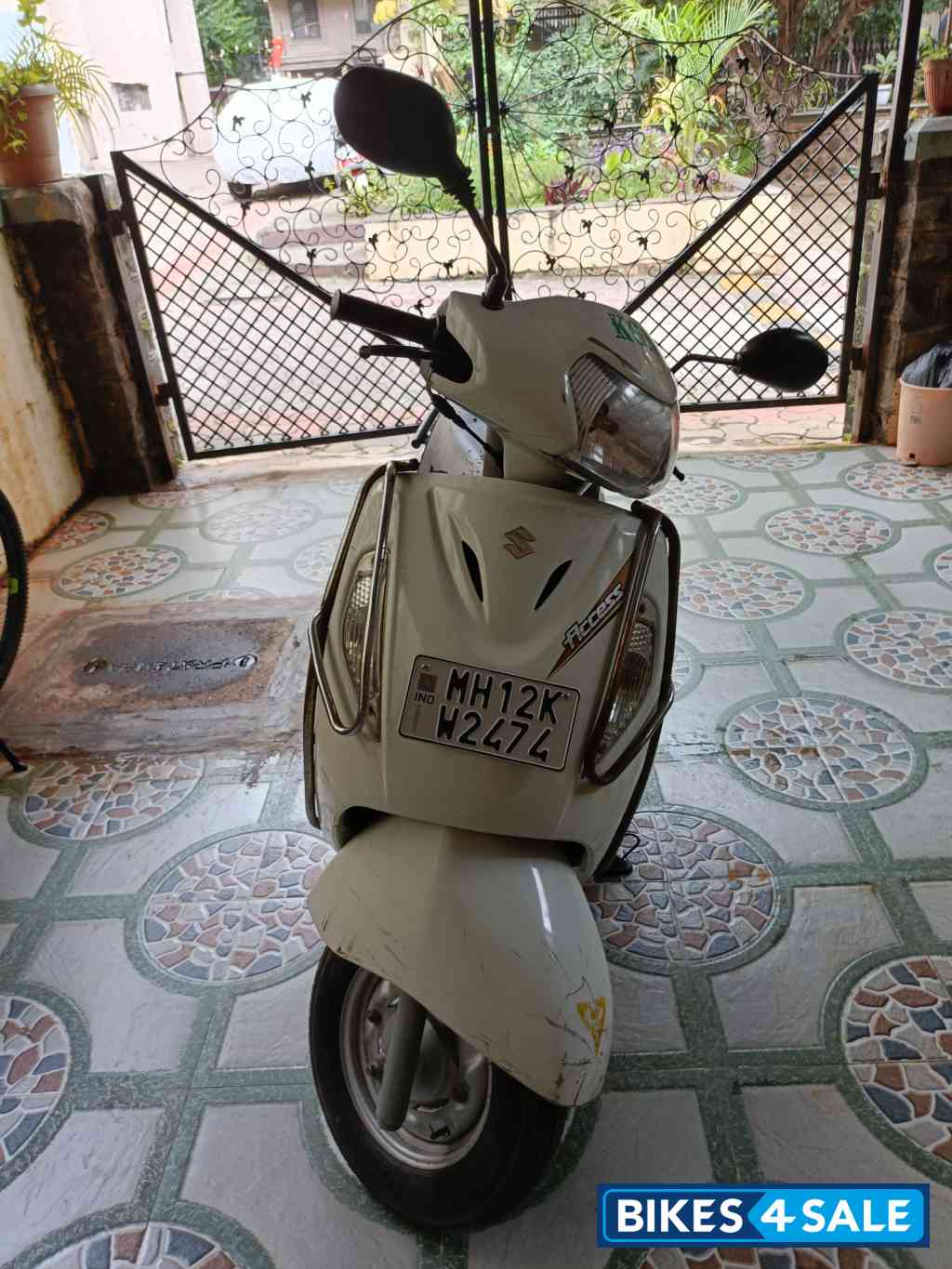 White Suzuki Access 125