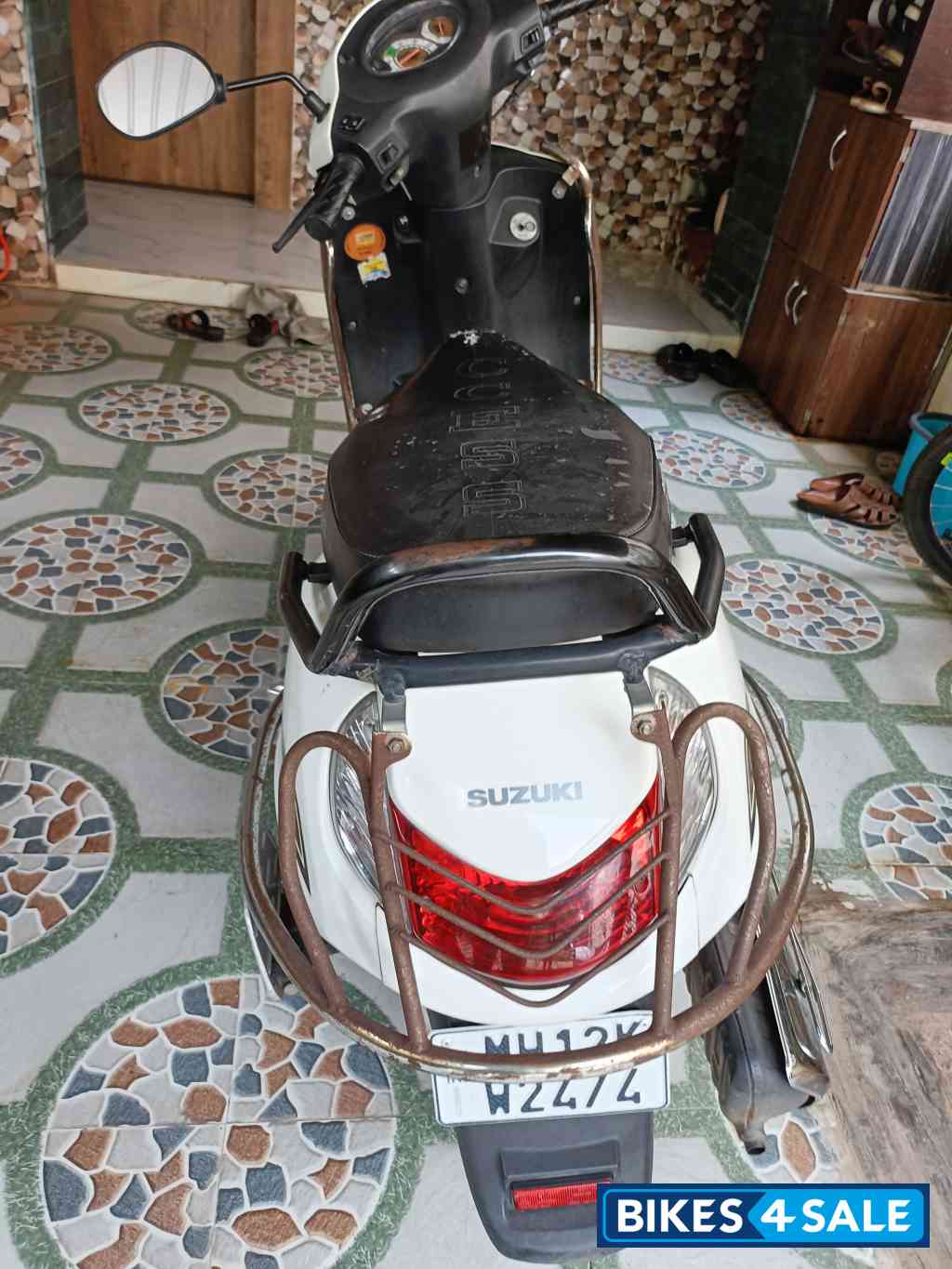 White Suzuki Access 125
