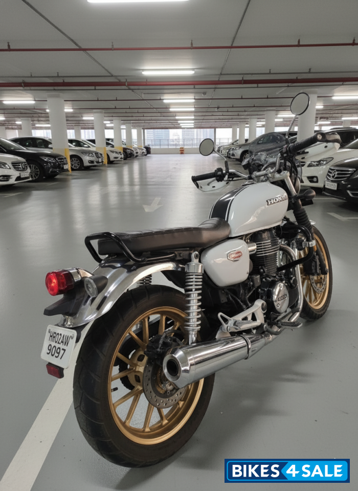 Metallic Blue And White Honda Hness CB350 DLX Pro