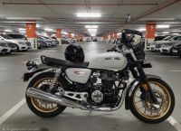 Metallic Blue And White Honda Hness CB350 DLX Pro