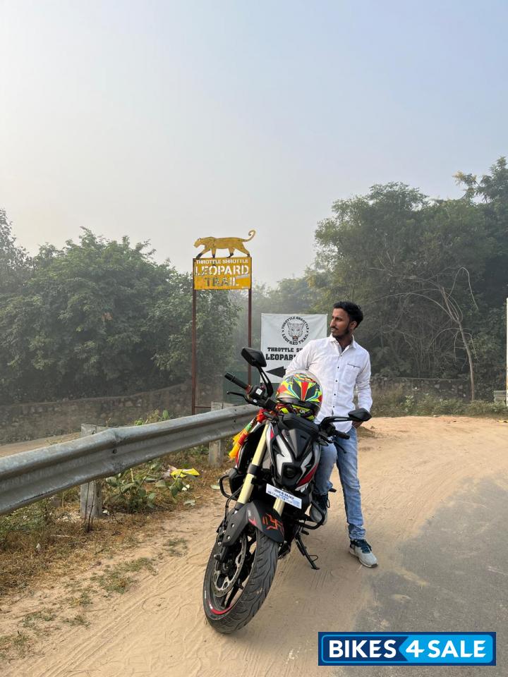 Ebony Black Bajaj Pulsar NS400Z