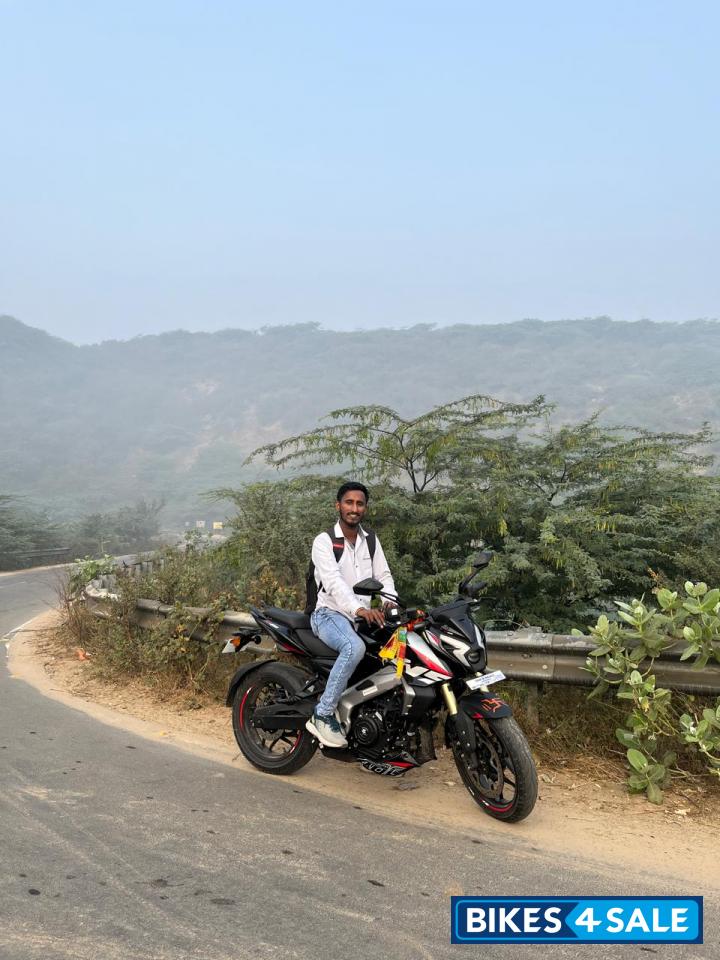 Ebony Black Bajaj Pulsar NS400Z