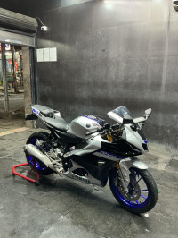 Silver Black Yamaha R15M